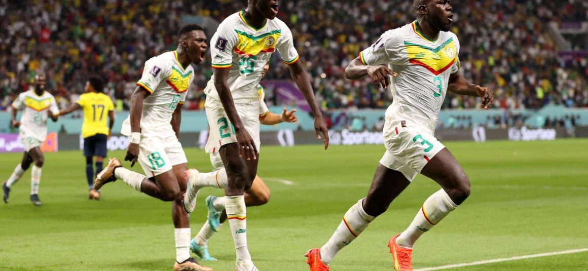 senegal get past ecuador to qualify to the world cup knockout stage