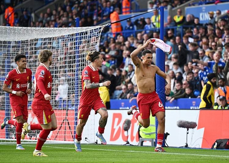 Liverpool Edge Leicester in Tense Encounter to Keep Title Hopes Alive