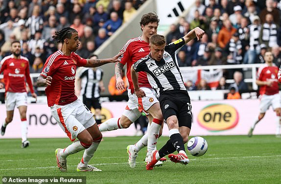 St James’ Park Erupts as Newcastle Dominate Lackluster United